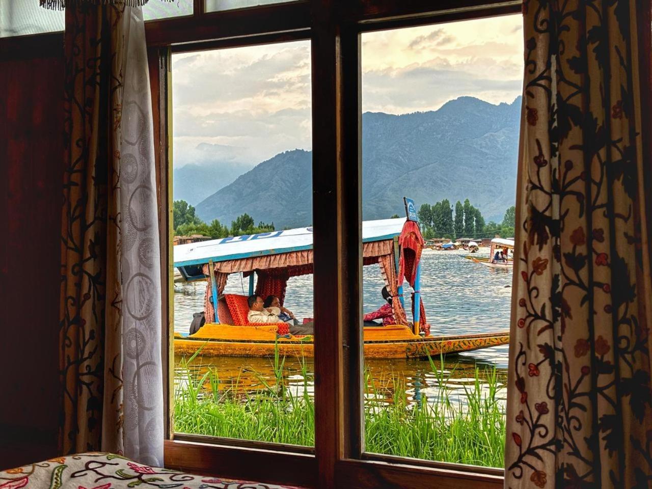 White House Group Of Houseboats Otel Srīnagar Dış mekan fotoğraf