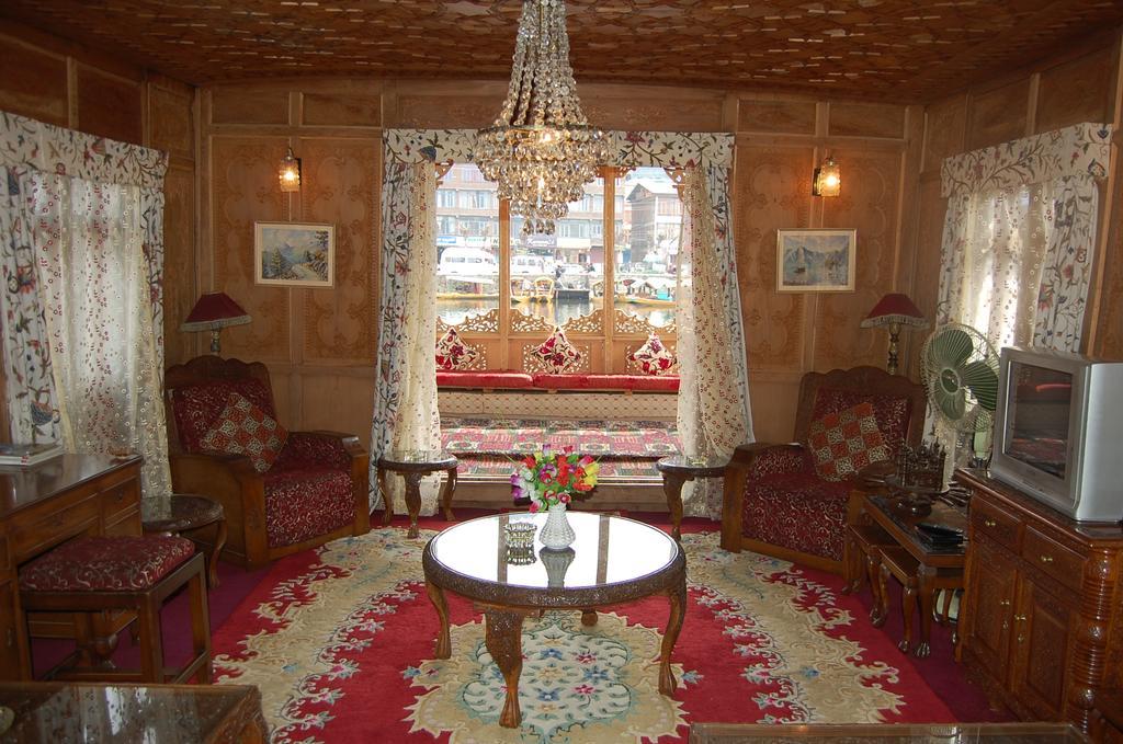 White House Group Of Houseboats Otel Srīnagar Dış mekan fotoğraf
