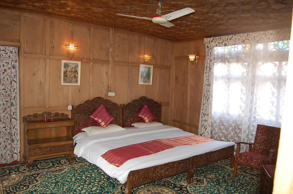 White House Group Of Houseboats Otel Srīnagar Dış mekan fotoğraf