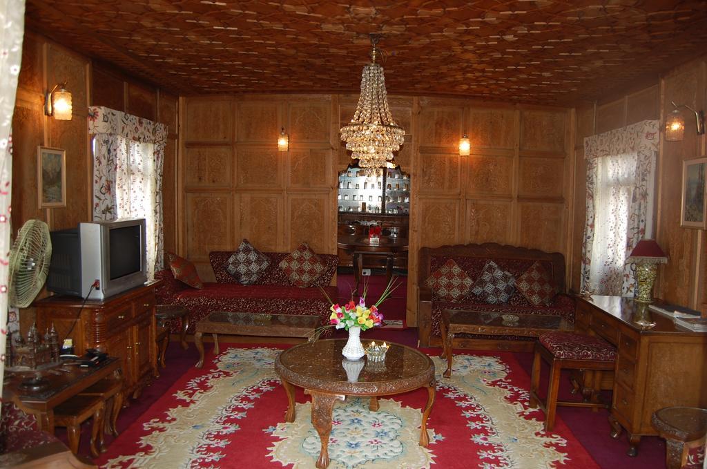 White House Group Of Houseboats Otel Srīnagar Dış mekan fotoğraf