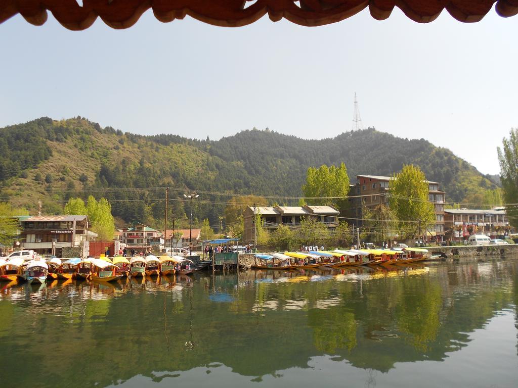 White House Group Of Houseboats Otel Srīnagar Dış mekan fotoğraf