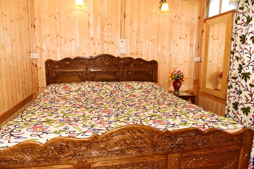 White House Group Of Houseboats Otel Srīnagar Dış mekan fotoğraf