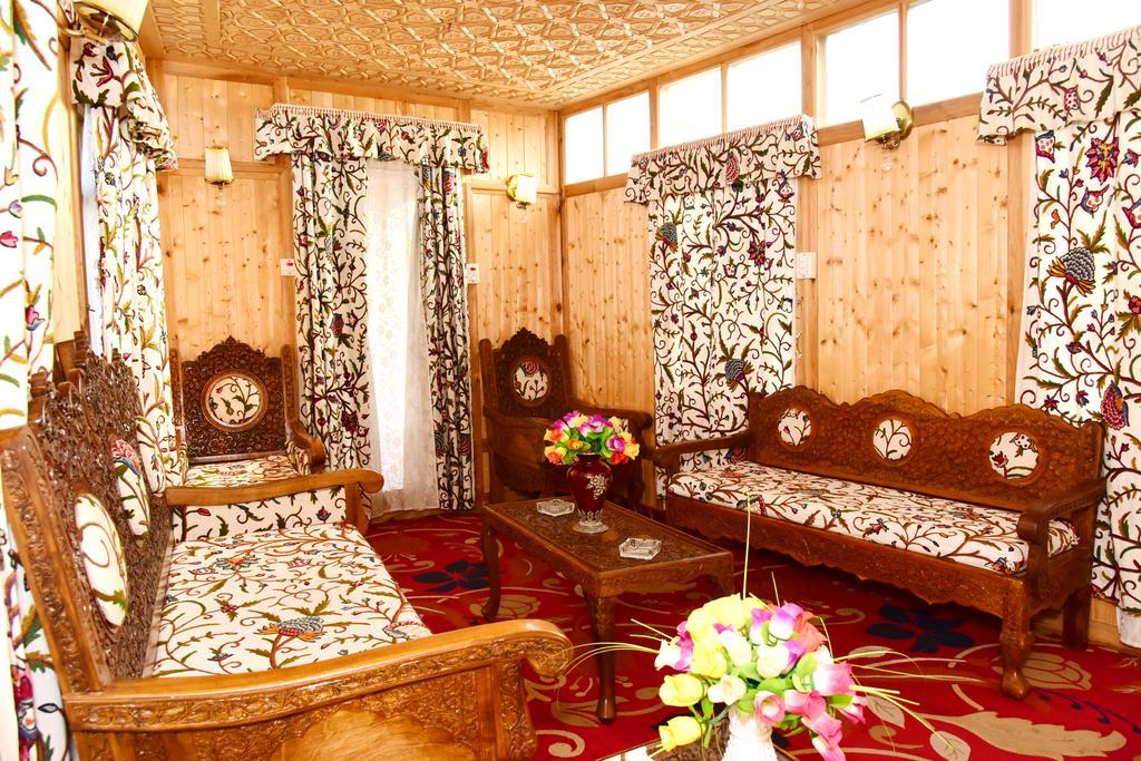 White House Group Of Houseboats Otel Srīnagar Dış mekan fotoğraf