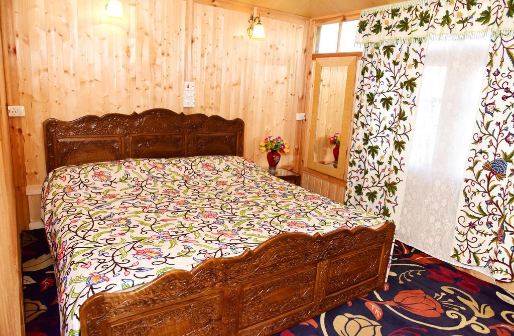 White House Group Of Houseboats Otel Srīnagar Dış mekan fotoğraf