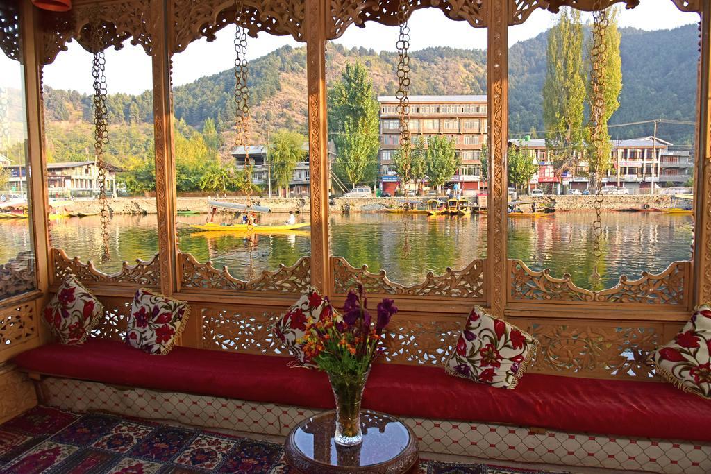 White House Group Of Houseboats Otel Srīnagar Dış mekan fotoğraf