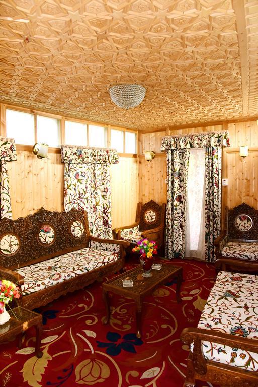 White House Group Of Houseboats Otel Srīnagar Dış mekan fotoğraf
