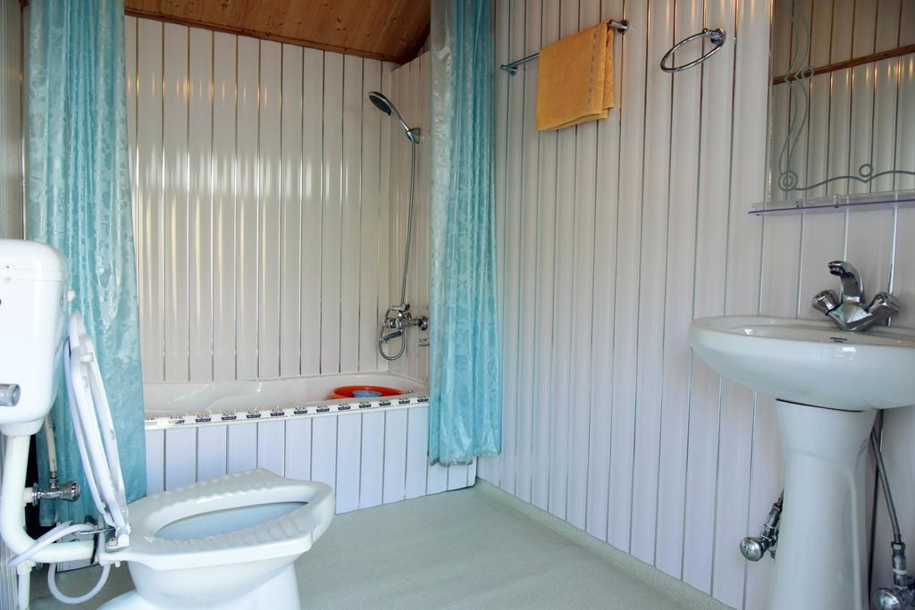 White House Group Of Houseboats Otel Srīnagar Dış mekan fotoğraf