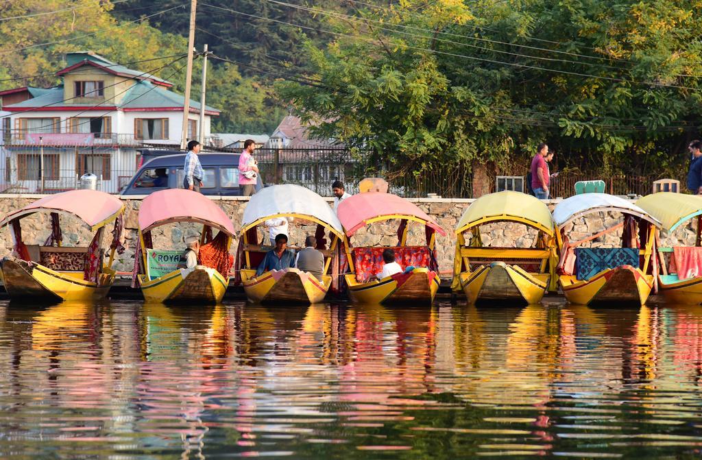 White House Group Of Houseboats Otel Srīnagar Dış mekan fotoğraf