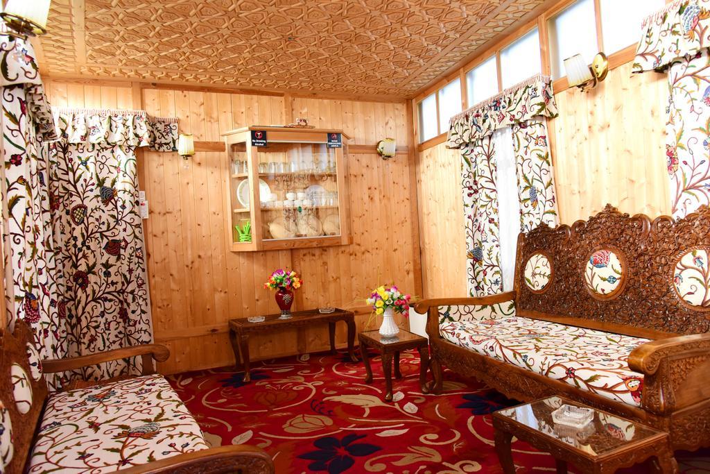 White House Group Of Houseboats Otel Srīnagar Dış mekan fotoğraf