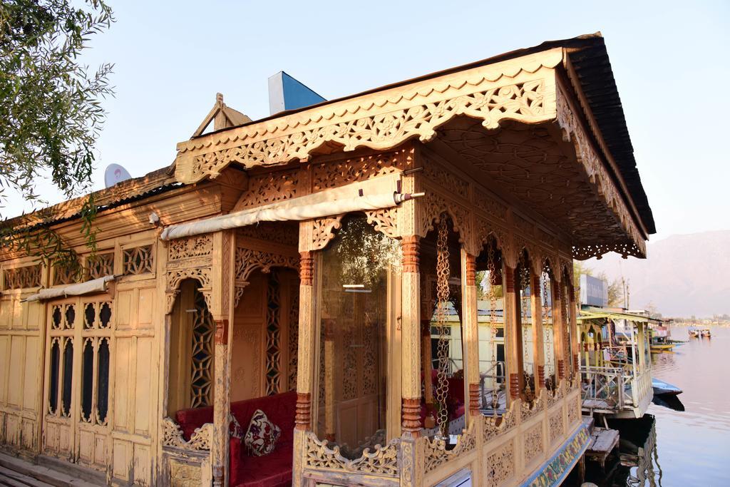 White House Group Of Houseboats Otel Srīnagar Dış mekan fotoğraf