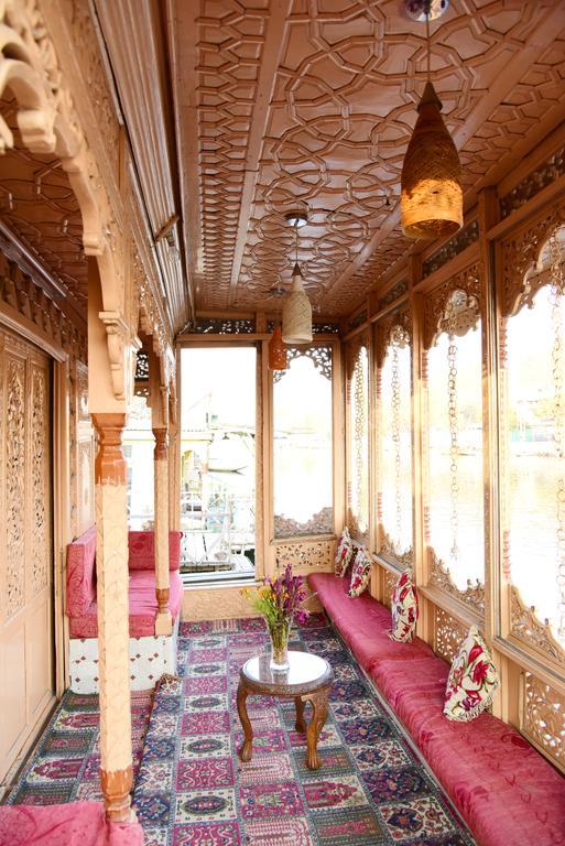 White House Group Of Houseboats Otel Srīnagar Dış mekan fotoğraf